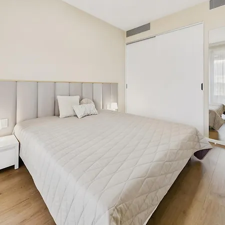 Sky Park Centre 1br High Fl - Free Parking شقة