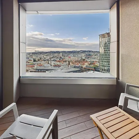 Sky Park Centre 1br High Fl - Free Parking * Pressburg