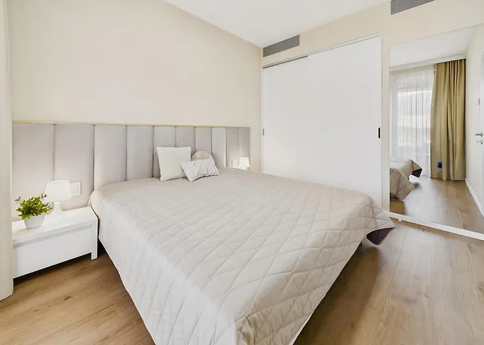 Sky Park Centre 1br High Fl - Free Parking Apartment