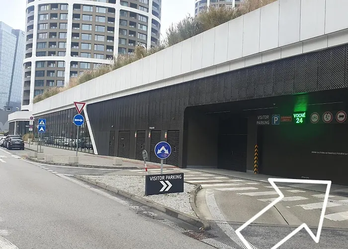 Sky Park Centre 1br High Fl - Free Parking *