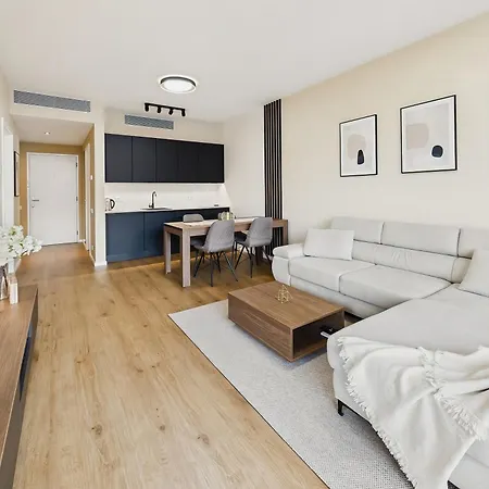 Sky Park Centre 1br High Fl - Free Parking Apartment *