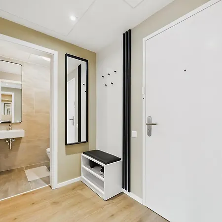 Sky Park Centre 1br High Fl - Free Parking * Bratislava