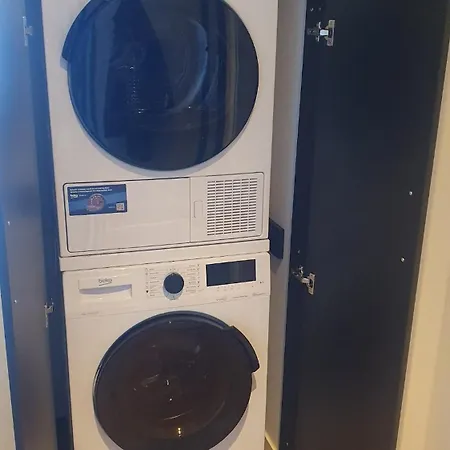 Sky Park Centre 1br High Fl - Free Parking Apartment